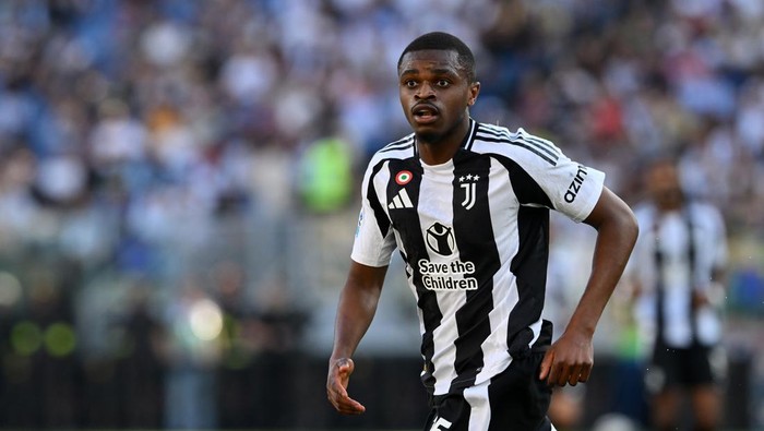 ROME, ITALY - MAY 10: Pierre Kalulu of Juventus FC looks on during the Serie A match between SS Lazio and Juventus FC at Stadio Olimpico on May 10, 2025 in Rome, Italy. (Photo by Giuseppe Bellini/Getty Images)