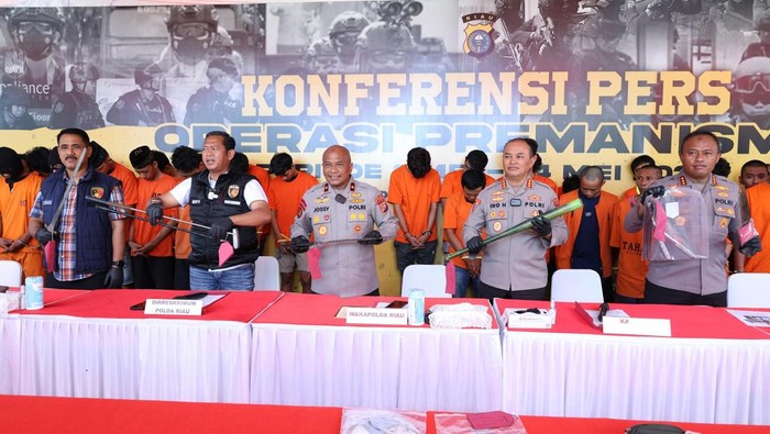 Polda Riau menangkap 169 preman dan geng motor selama 2 pekan operasi.