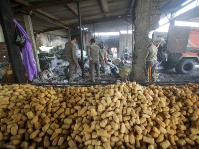 Produksi Tahu Pakai Sampah Plastik, Bagaimana Menurut Anda?