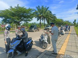 Polisi Tilang Puluhan Kendaraan dalam Razia di Palembang