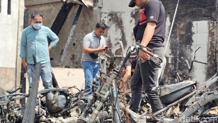 Sepeda motor hangus terbakar di Cianjur Sepeda motor hangus terbakar di Cianjur