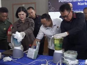 BNN Sumbar Musnahkan 6,8 Kilogram Sabu Hasil Tangkapan dari Satu Keluarga BNN Sumbar Musnahkan 6,8 Kilogram Sabu Hasil Tangkapan dari Satu Keluarga