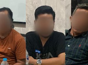 3 Pria Ngaku Wartawan Peras Kades di Trenggalek 3 Pria Ngaku Wartawan Peras Kades di Trenggalek