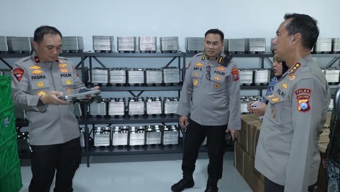 Wakapolda Jatim Brigjen Pasma Royce mengevaluasi eksklusif satuan pelayanan pemenuhan gizi (SPPG) dan lahan untuk pembangunan gudang ketahanan pangan di Mojokerto