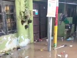 Banjir di Kebon Pala Jaktim Capai 135 Cm, Air Masih Berpotensi Naik