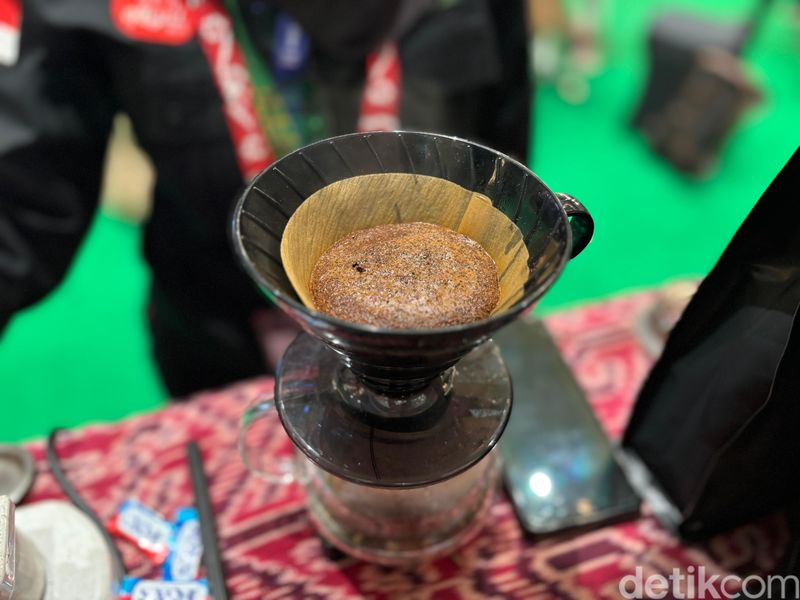 World of Coffee Jakarta Dibuka! Pengunjung Antusias Cicip Aneka Jenis Kopi