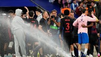 Gelar juara LaLiga menjadi titel paling anyar yang diraih Flick. Itu adalah trofi ketiganya dalam musim debut melatih Barcelona. Foto: NurPhoto via Getty Images/NurPhoto