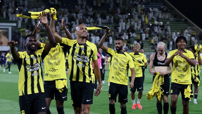 Al Ittihad mengunci gelar juara Liga Arab Saudi 2024/2025. Kepastian itu didapat usai kemenangan mereka di markas Al Raed 3-1, Jumat 6 Mei 2025.