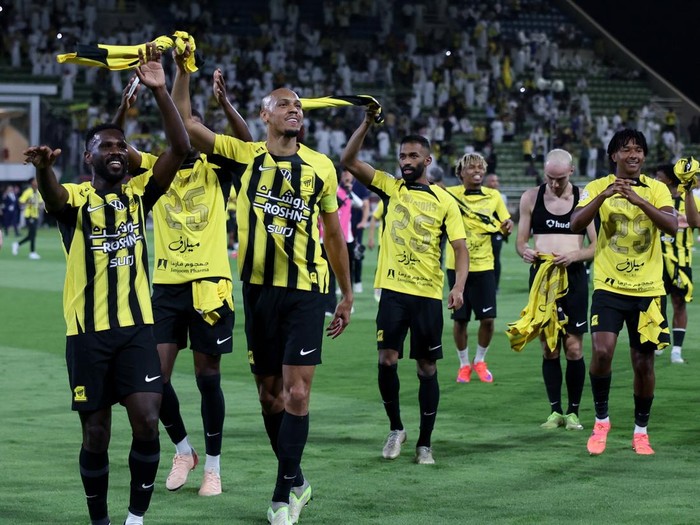 Al Ittihad mengunci gelar juara Liga Arab Saudi 2024/2025. Kepastian itu didapat usai kemenangan mereka di markas Al Raed 3-1, Jumat 6 Mei 2025.
