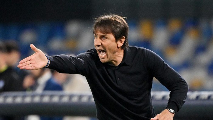FILE PHOTO: Soccer Football - Serie A - Napoli v Genoa - Stadio Diego Armando Maradona, Naples, Italy - May 11, 2025 Napoli coach Antonio Conte reacts REUTERS/Alberto Lingria/File Photo