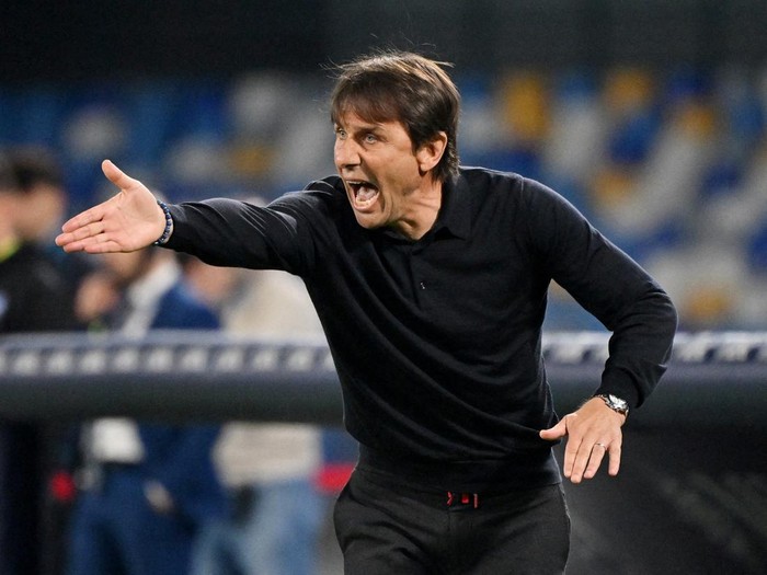 FILE PHOTO: Soccer Football - Serie A - Napoli v Genoa - Stadio Diego Armando Maradona, Naples, Italy - May 11, 2025 Napoli coach Antonio Conte reacts REUTERS/Alberto Lingria/File Photo