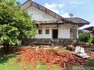 Video Rumah Atalarik Syach Dibongkar, PN Cibinong: Sudah Sesuai SOP Video Rumah Atalarik Syach Dibongkar, PN Cibinong: Sudah Sesuai SOP