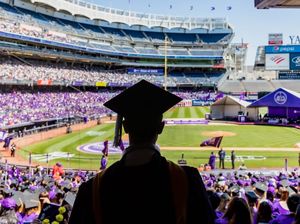 NYU Tahan Ijazah Mahasiswa yang Kecam Genosida Palestina NYU Tahan Ijazah Mahasiswa yang Kecam Genosida Palestina
