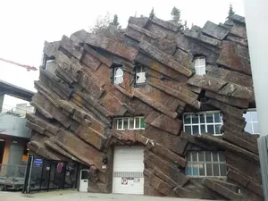 Desain Aneh yang Bikin Gagal Estetik