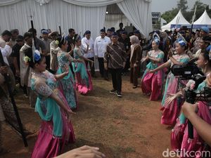 Disambut Tari Rampak Bedug, Mendes Hadiri Festival Gerakan Desa Peduli Sampah