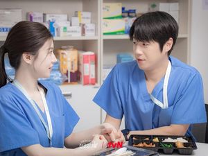 Video Pemain-Kru Drakor Resident Playbook Bakal Liburan ke Bali? Video Pemain-Kru Drakor Resident Playbook Bakal Liburan ke Bali?