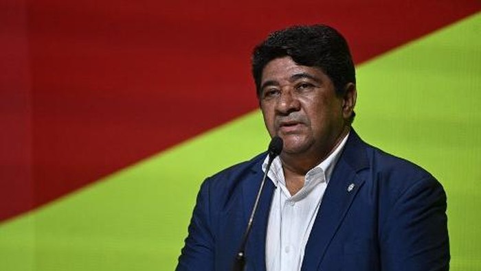 (FILES) Brazils Football Confederation president Ednaldo Rodrigues delivers a speech during a press conference in Rio de Janeiro, Brazil on May 10, 2024. A court in Rio de Janeiro ordered on May 15, 2025, the dismissal of Brazilian football federation head Ednaldo Rodrigues, ruling that a signature error nullified his employment contract. (Photo by MAURO PIMENTEL / AFP)