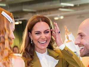 Foto: Kate Middleton Stylish Berjas Victoria Beckham, Kirim Pesan Dukungan