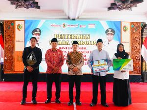 Gus Barra Naikkan Insentif Ustaz TPQ di Mojokerto Jadi Rp 7,5 Miliar Gus Barra Naikkan Insentif Ustaz TPQ di Mojokerto Jadi Rp 7,5 Miliar