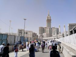 Saudi Eksplorasi Teknologi Canggih untuk Dinginkan Suhu di Tempat-tempat Suci