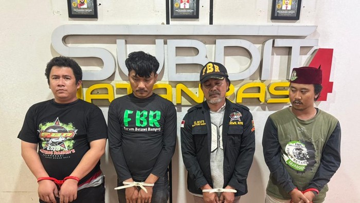 Jatanras Polda Metro tangkap Ketua Ormas FBR Bojongsari sebab memeras pedagang