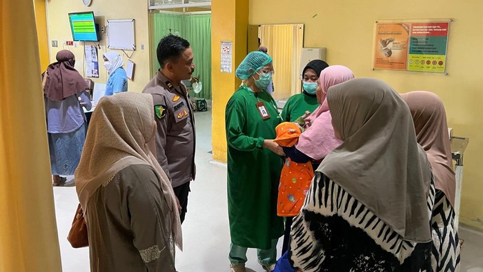 Kapolres Gresik bantu ongkos pengobatan bayi malang Kapolres Gresik bantu ongkos pengobatan bayi malang