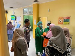 Pilu Bayi di Gresik Tak Bisa Bayar Biaya Berobat, Kapolres Turun Tangan