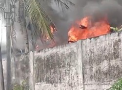 Kebakaran di Andi Tonro Makassar, Armada Damkar Dikerahkan ke Lokasi