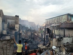 Kebakaran di Jalan Andi Tonro Makassar Hanguskan 7 Rumah-1 Kosan