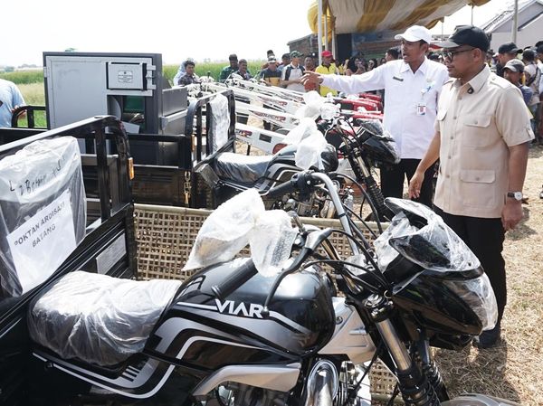 Kementan Salurkan Bantuan Alsintan Senilai Rp5 Miliar di Batang