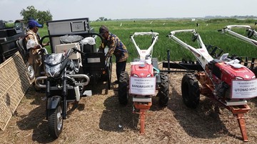 Legislator Gerindra Serahkan Bantuan Alsintan-Sarana Perikanan ke Petani Purbalingga