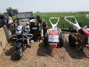 Legislator Gerindra Serahkan Bantuan Alsintan-Sarana Perikanan ke Petani Purbalingga