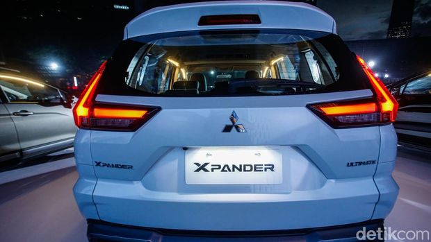 PT Mitsubishi Krama Yudha Sales Indonesia (MMKSI) meluncurkan New Xpander dan New Xpander Cross di Indonesia setelah pertama kali diluncurkan di Indonesia selaku  MPV yang merubah pasar tahun 2017.