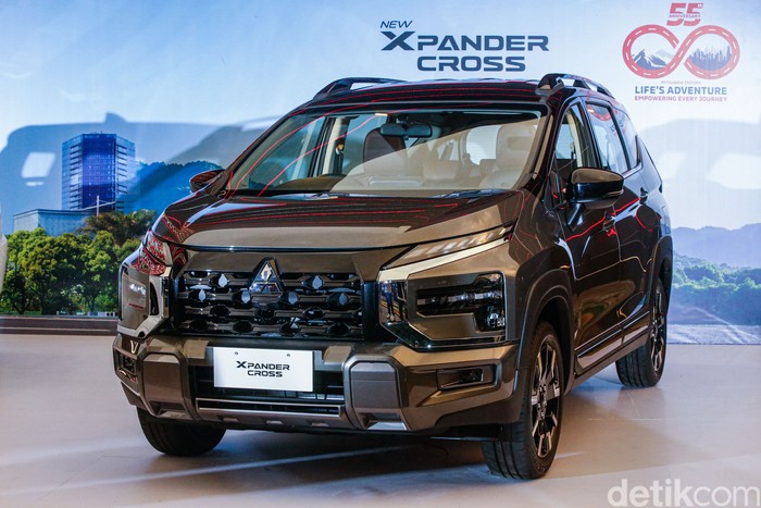 PT Mitsubishi Krama Yudha Sales Indonesia (MMKSI) meluncurkan New Xpander dan New Xpander Cross di Indonesia setelah pertama kali diluncurkan di Indonesia sebagaiÂ MPV yang merubah pasar tahun 2017.