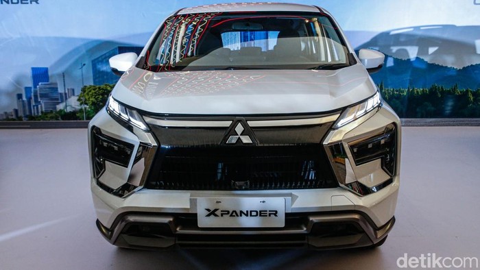 PT Mitsubishi Krama Yudha Sales Indonesia (MMKSI) meluncurkan New Xpander dan New Xpander Cross di Indonesia setelah pertama kali diluncurkan di Indonesia sebagaiÂ MPV yang merubah pasar tahun 2017.