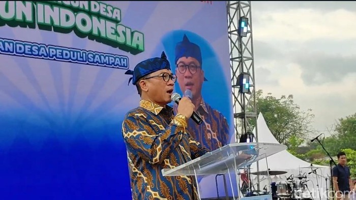 Mendes PDT Yandri Susanto menyampaikan sedang menggelar Lomba Desa Bebas Sampah. Dia menyampaikan pemenang akan diumumkan Agustus nanti. (Taufiq S/detikcom) Mendes PDT Yandri Susanto menyampaikan sedang menggelar Lomba Desa Bebas Sampah. Dia menyampaikan pemenang akan diumumkan Agustus nanti. (Taufiq S/detikcom)