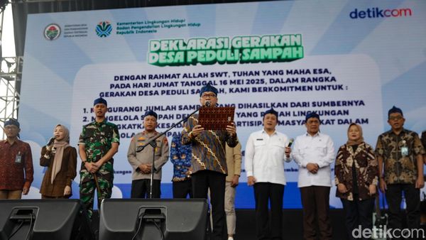 Momen Mendes Deklarasi Gerakan Desa Peduli Sampah