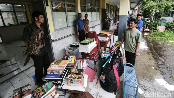 Pembongkaran kelas Sekolah Luar Biasa Negeri (SLBN) A Pajajaran Kota Bandung