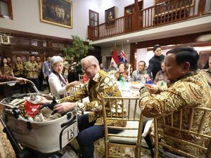 Momen PM Australia Beri Kalung Syal ke Bobby Kertanegara Kucing Prabowo Momen PM Australia Beri Kalung Syal ke Bobby Kertanegara Kucing Prabowo