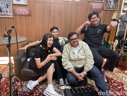 Reality Club Spill Tipis Kolaborasi Bareng Phum Viphurit di Synchronize Fest
