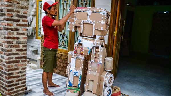 Kostum Robot Kardus Made in Cilegon Tembus Amerika!