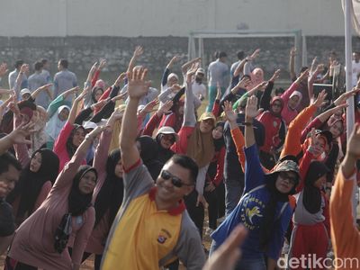 Senam Massal Buka Festival Peduli Sampah di Serang