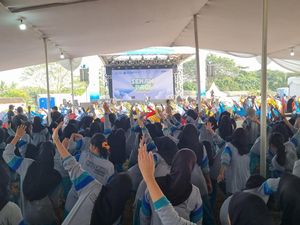 Festival Gerakan Desa Peduli Sampah Diawali dengan Senam Bareng Warga Festival Gerakan Desa Peduli Sampah Diawali dengan Senam Bareng Warga