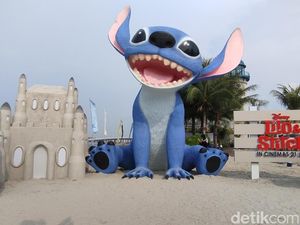 Video Keseruan Disney Stitch Summer Invasion: Belajar Tari Hula Video Keseruan Disney Stitch Summer Invasion: Belajar Tari Hula