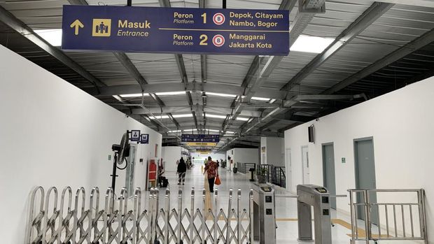Akses gres stasiun Tanjung Barat.