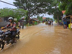 Sungai Kemuning Meluap, Kota Sampang Siaga 2 Banjir