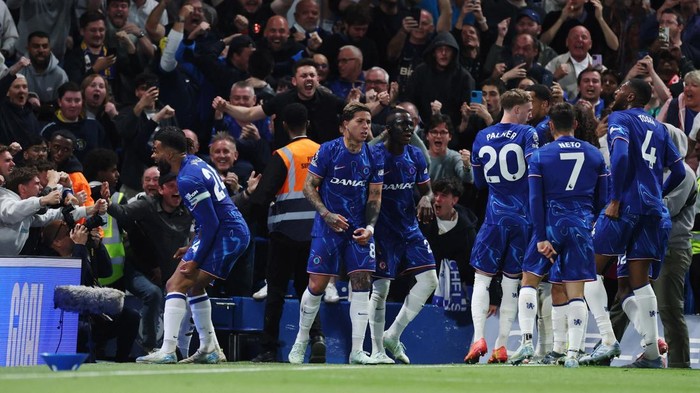 chelsea vs manchester united marc cucurella liga inggris premier league chelsea vs mu chelsea vs man united Soccer Football - Premier League - Chelsea v Manchester United - Stamford Bridge, London, Britain - May 16, 2025 Chelseas Marc Cucurella celebrates scoring their first goal with teammates REUTERS/Hannah Mckay EDITORIAL USE ONLY. NO USE WITH UNAUTHORIZED AUDIO, VIDEO, DATA, FIXTURE LISTS, CLUB/LEAGUE LOGOS OR LIVE SERVICES. ONLINE IN-MATCH USE LIMITED TO 120 IMAGES, NO VIDEO EMULATION. NO USE IN BETTING, GAMES OR SINGLE CLUB/LEAGUE/PLAYER PUBLICATIONS. PLEASE CONTACT YOUR ACCOUNT REPRESENTATIVE FOR FURTHER DETAILS..