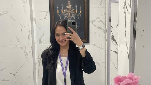 Berita Seputar Selebriti Insertlive Terkini : Putuskan Ambil S2, Cerita Ersa Mayori Jadi Mahasiswi di Usia 45 Tahun