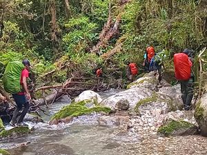 Akhir Kisah Firdaus 22 Hari Hilang di Gunung Binaiya, Ia Ditemukan Tewas Akhir Kisah Firdaus 22 Hari Hilang di Gunung Binaiya, Ia Ditemukan Tewas
