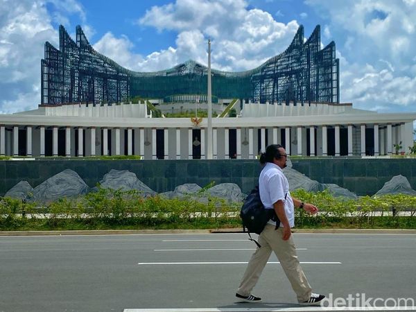 Megah Berkilauan! Begini Potret Istana Negara IKN di Malam Hari